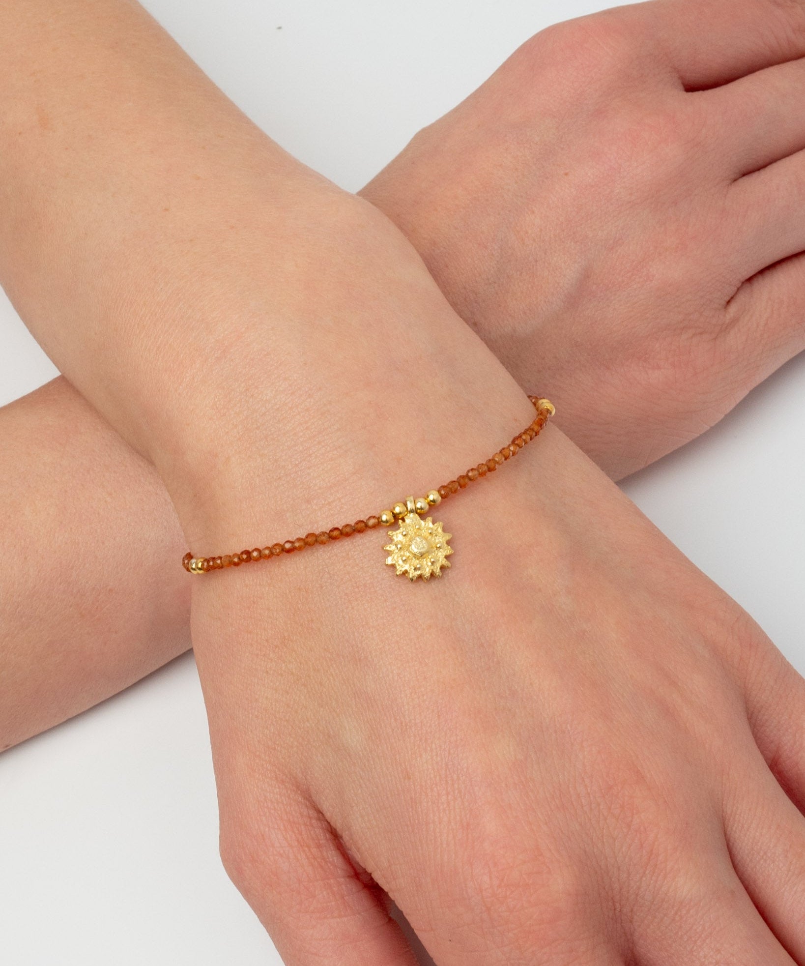 Armband mit Karneol und Sonnen Charm - Fleurs des Prés Jewelry