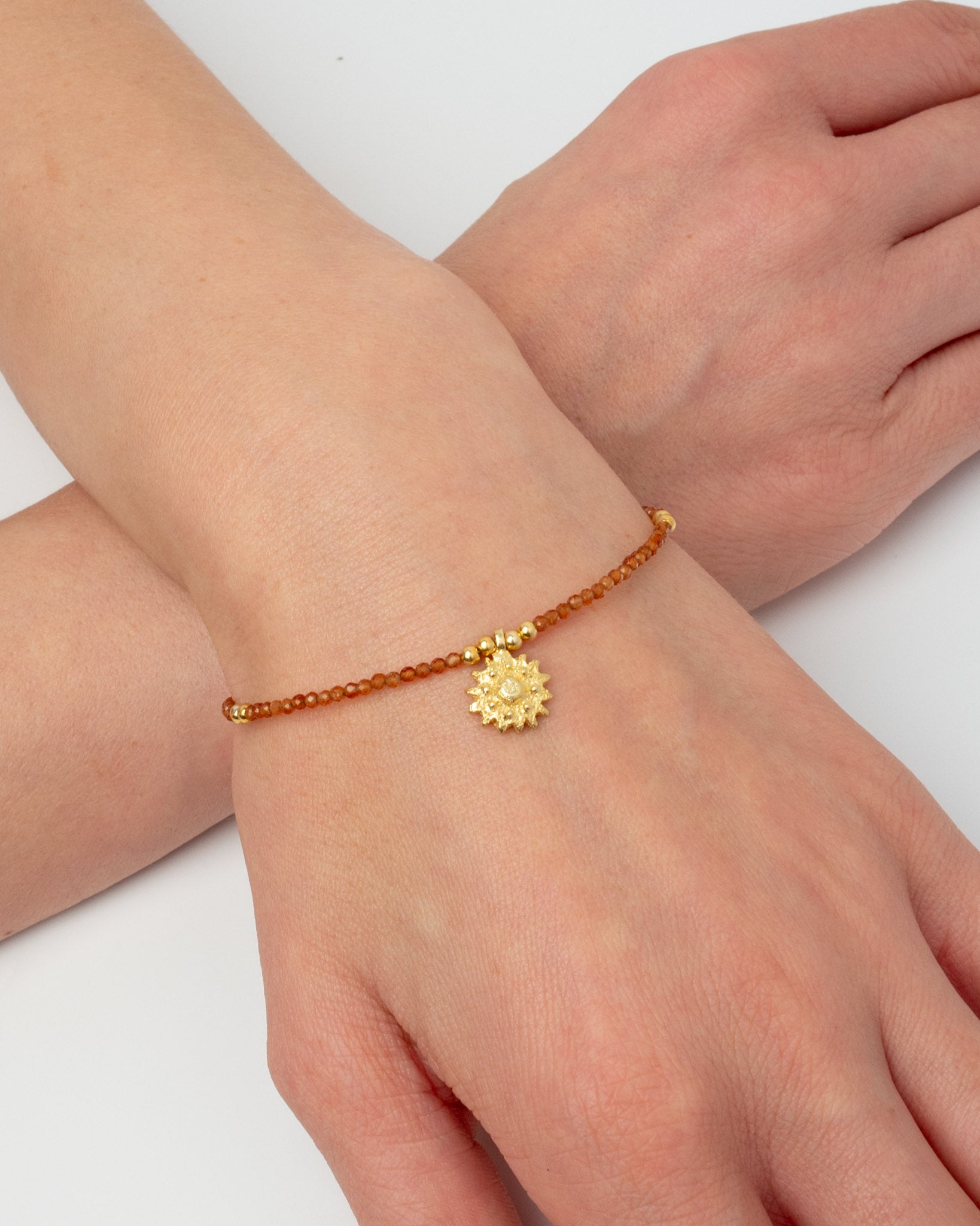 Armband mit Karneol und Sonnen Charm - Fleurs des Prés Jewelry